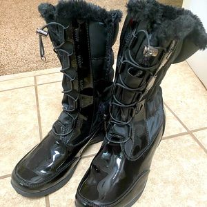 Khombu Mary GUC Waterproof Faux Fur Lined Boots
